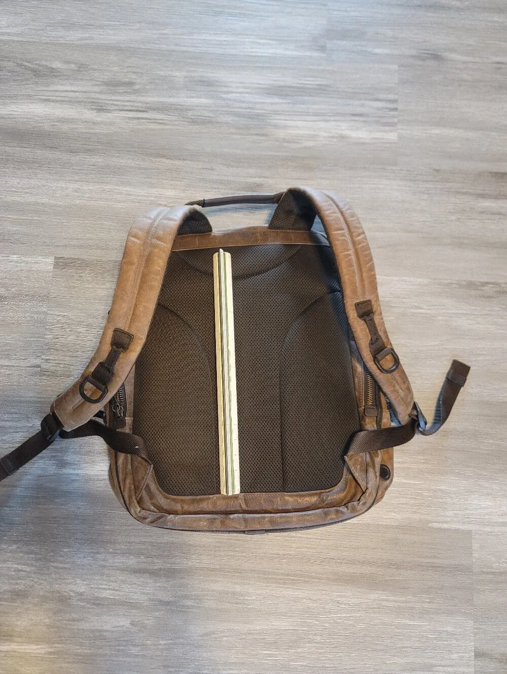 Tumi Premium, 100% full-grain leather TUMI Alpha Bravo 